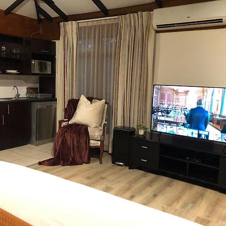 Sand River Guest House Johannesburg Bagian luar foto